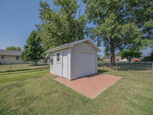 13165 N BRANCH ST, Hallsville, MO 65255