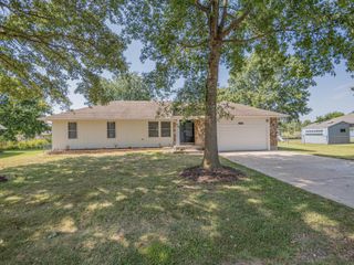 13165 N BRANCH ST, Hallsville, MO 65255