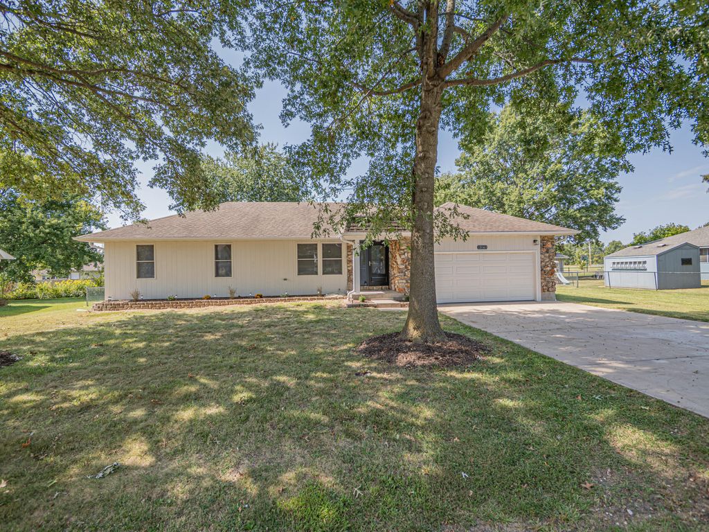 13165 N BRANCH ST, Hallsville, MO 65255