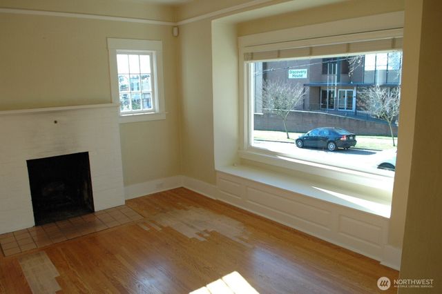 4412 2nd Avenue NE, Seattle, WA 98105