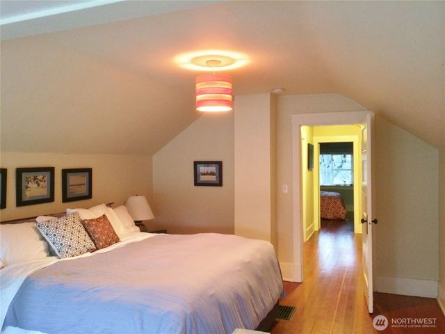 4412 2nd Avenue NE, Seattle, WA 98105