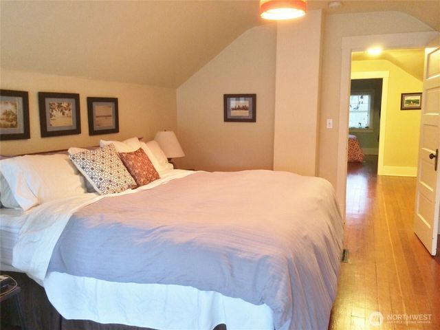 4412 2nd Avenue NE, Seattle, WA 98105
