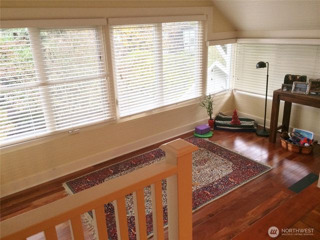 4412 2nd Avenue NE, Seattle, WA 98105
