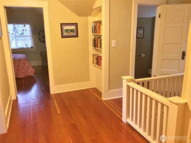 4412 2nd Avenue NE, Seattle, WA 98105