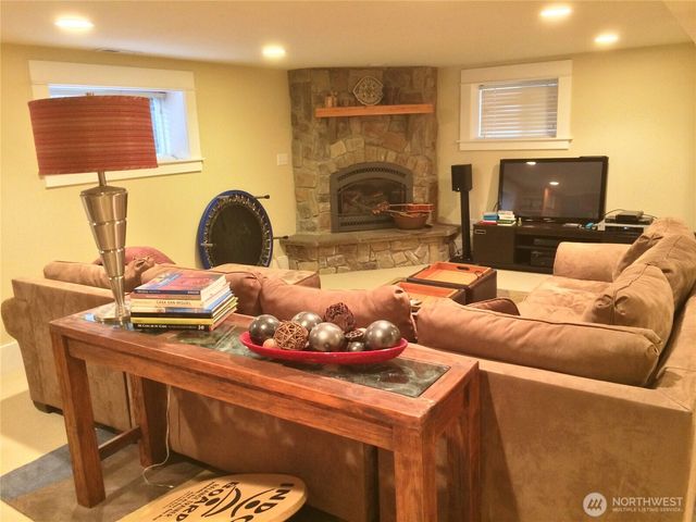 4412 2nd Avenue NE, Seattle, WA 98105