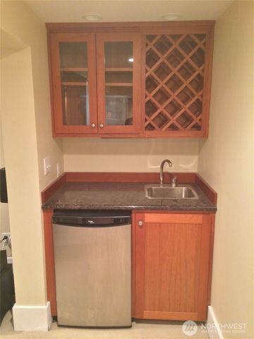 4412 2nd Avenue NE, Seattle, WA 98105