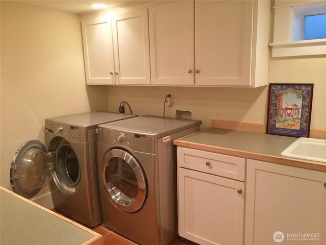 4412 2nd Avenue NE, Seattle, WA 98105