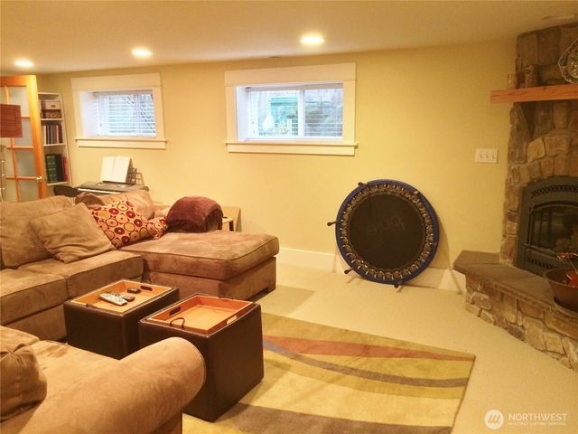 4412 2nd Avenue NE, Seattle, WA 98105