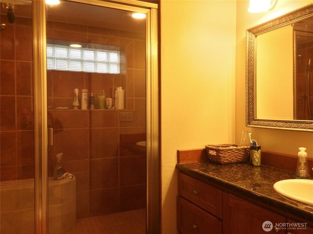 4412 2nd Avenue NE, Seattle, WA 98105