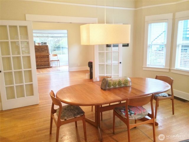 4412 2nd Avenue NE, Seattle, WA 98105