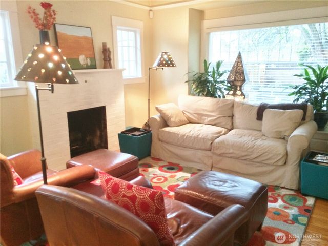 4412 2nd Avenue NE, Seattle, WA 98105