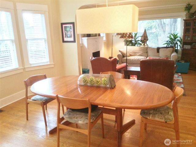 4412 2nd Avenue NE, Seattle, WA 98105