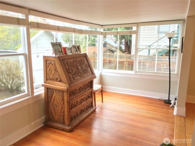 4412 2nd Avenue NE, Seattle, WA 98105