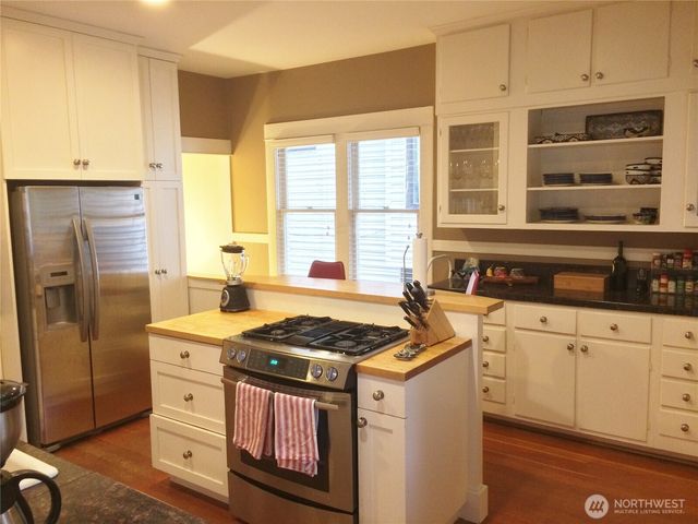 4412 2nd Avenue NE, Seattle, WA 98105