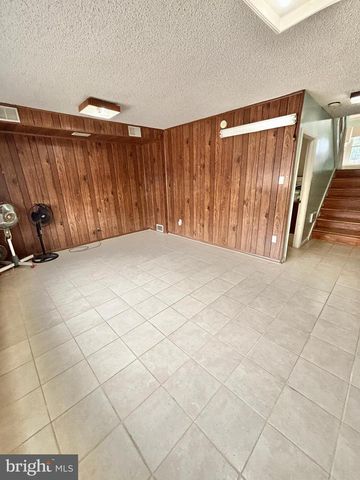 1827 ARNOLD ST, Philadelphia, PA 19152