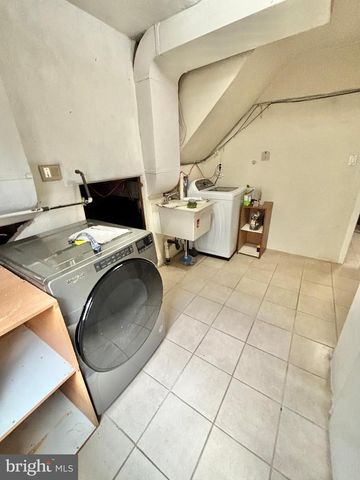 1827 ARNOLD ST, Philadelphia, PA 19152