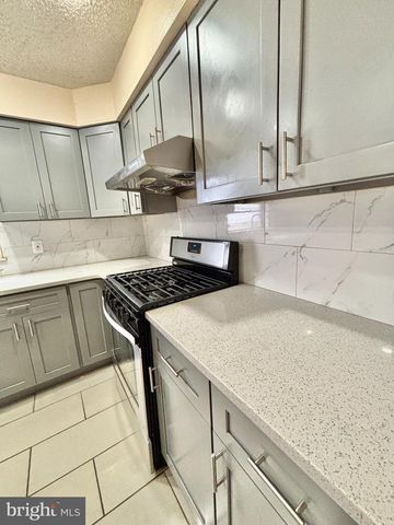 1827 ARNOLD ST, Philadelphia, PA 19152