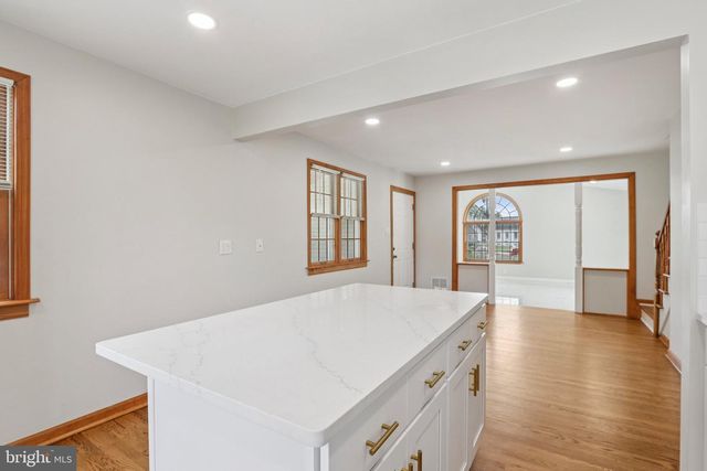 16 PARK DR, Bellmawr, NJ 08031