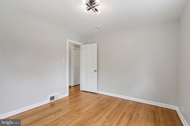 16 PARK DR, Bellmawr, NJ 08031