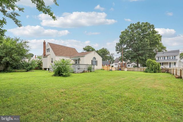 16 PARK DR, Bellmawr, NJ 08031