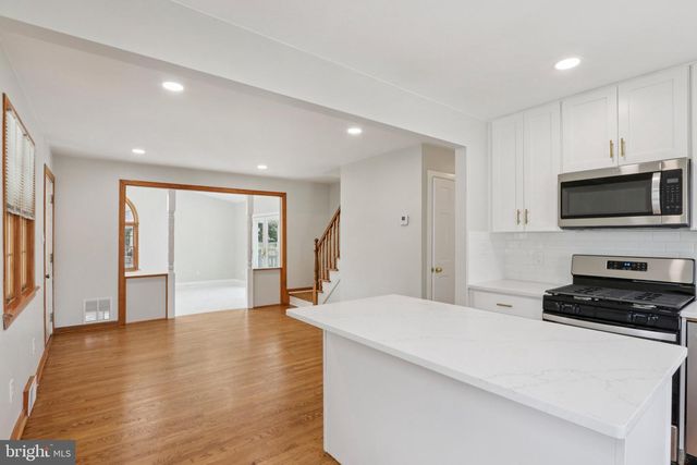 16 PARK DR, Bellmawr, NJ 08031