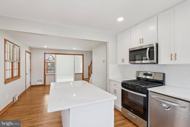 16 PARK DR, Bellmawr, NJ 08031