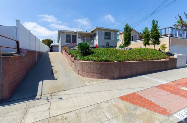 1223 W Elberon, San Pedro, CA 90732
