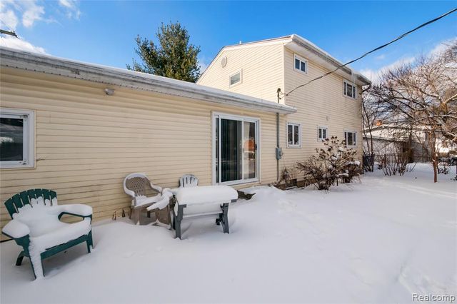 3520 Warringham Avenue, Waterford, MI 48329