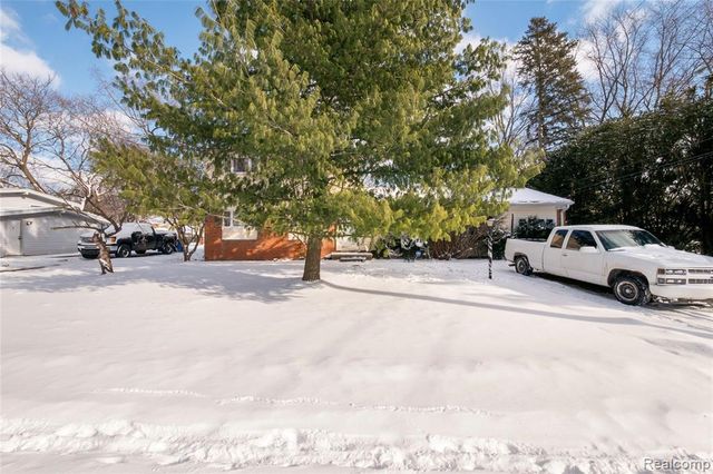 3520 Warringham Avenue, Waterford, MI 48329