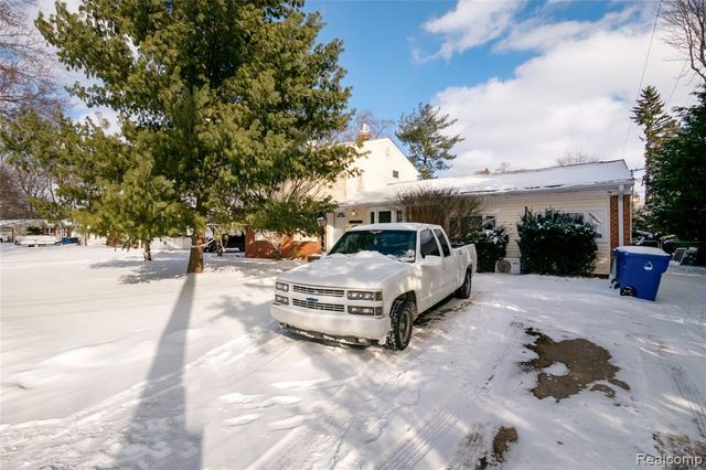 3520 Warringham Avenue, Waterford, MI 48329