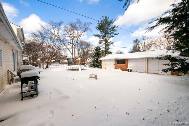 3520 Warringham Avenue, Waterford, MI 48329