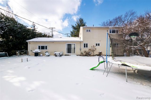 3520 Warringham Avenue, Waterford, MI 48329