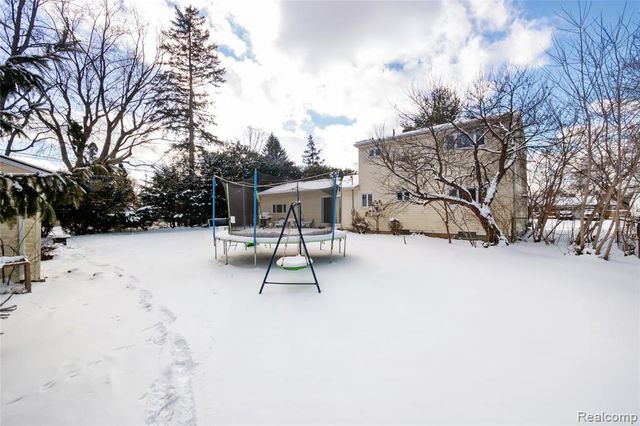 3520 Warringham Avenue, Waterford, MI 48329