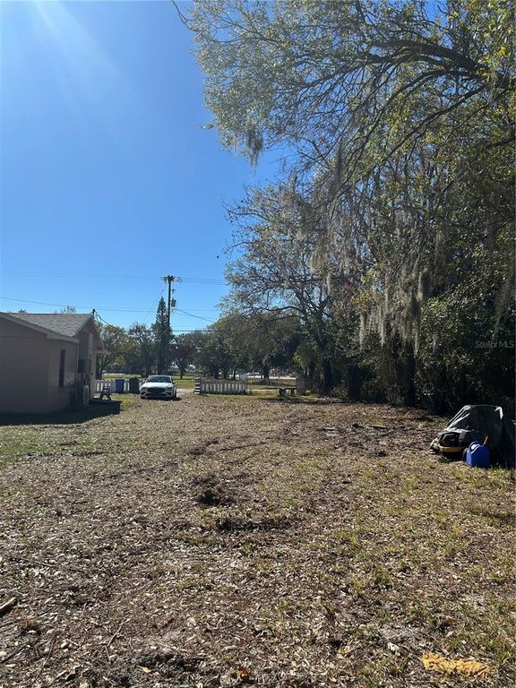 Image 5 of property listing at 5927 LYNN ROAD, Tampa, FL 33624