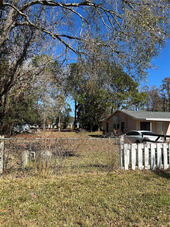Image 7 of property listing at 5927 LYNN ROAD, Tampa, FL 33624