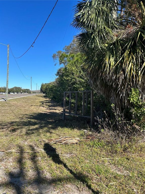 Image 8 of property listing at 5927 LYNN ROAD, Tampa, FL 33624