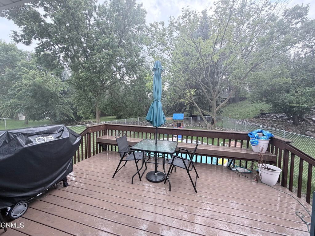 509 Lohstreter Road NW, Mandan, ND 58554 photo 4