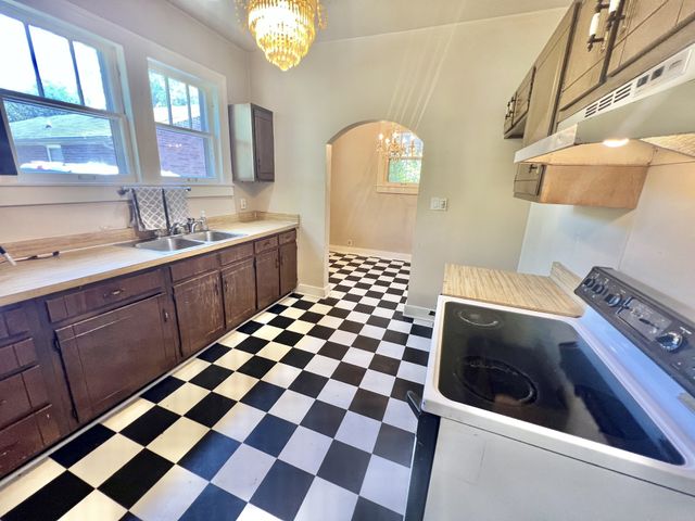 642 McMurray Dr, Nashville, TN 37211