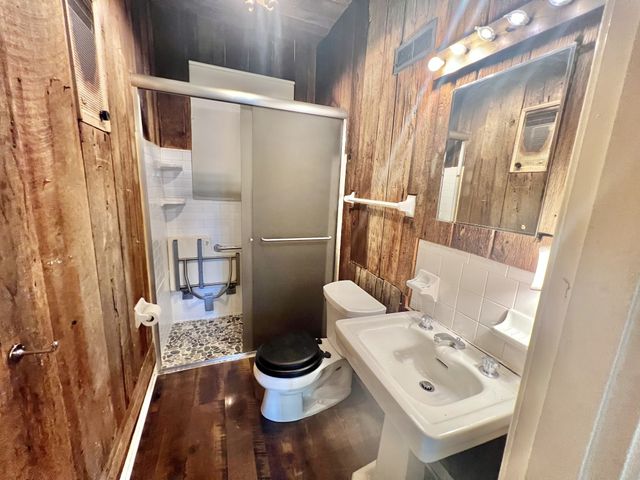 642 McMurray Dr, Nashville, TN 37211