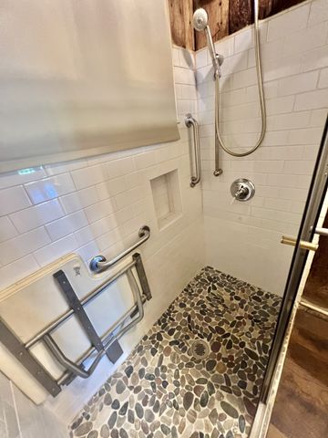 642 McMurray Dr, Nashville, TN 37211