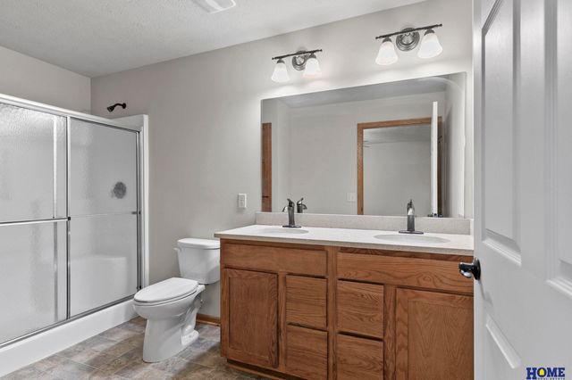 5775 Brendon Lane, Lincoln, NE 68516