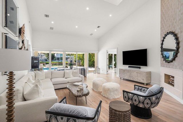 215 Island Drive, Jupiter, FL 33477