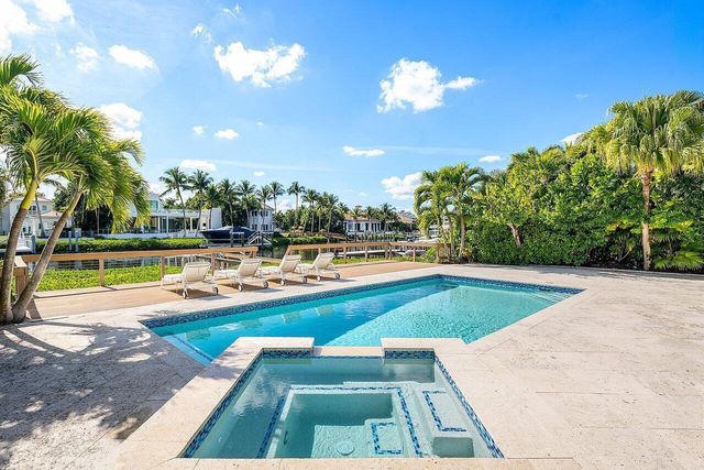 215 Island Drive, Jupiter, FL 33477
