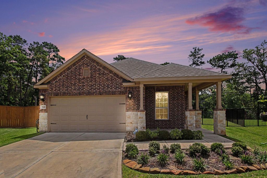 728 Fallen Hemlock Court, Conroe, TX 77304