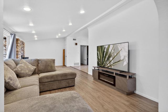 7504 Balsa Avenue, Yucca Valley, CA 92284