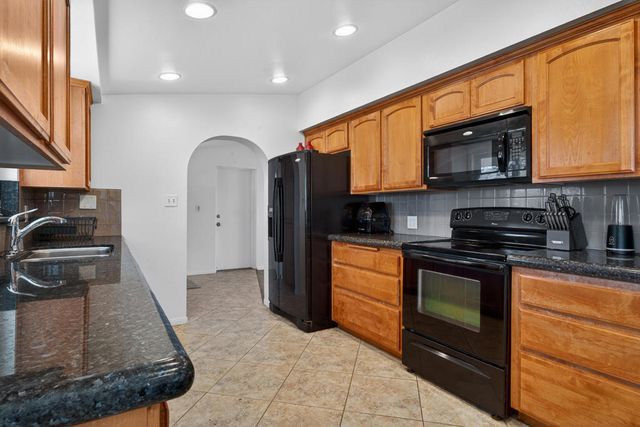 7504 Balsa Avenue, Yucca Valley, CA 92284