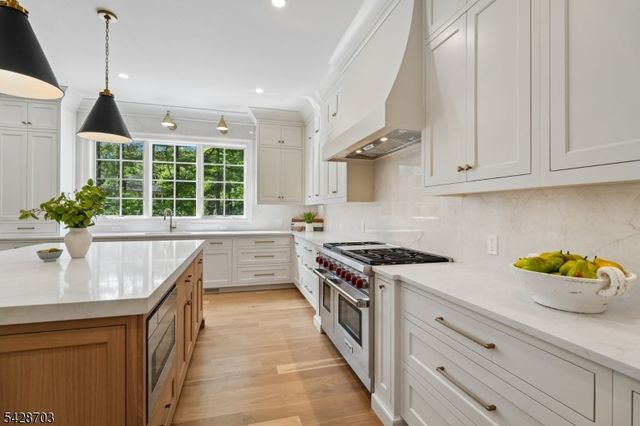 6 Benson Ct, Millburn Twp., NJ 07078