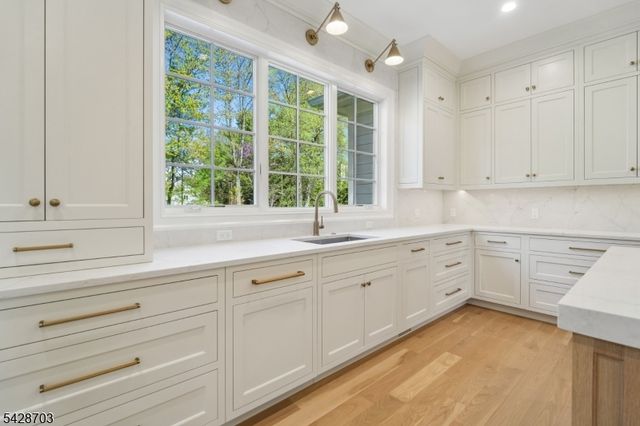 6 Benson Ct, Millburn Twp., NJ 07078