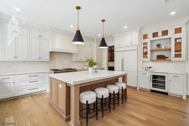 6 Benson Ct, Millburn Twp., NJ 07078