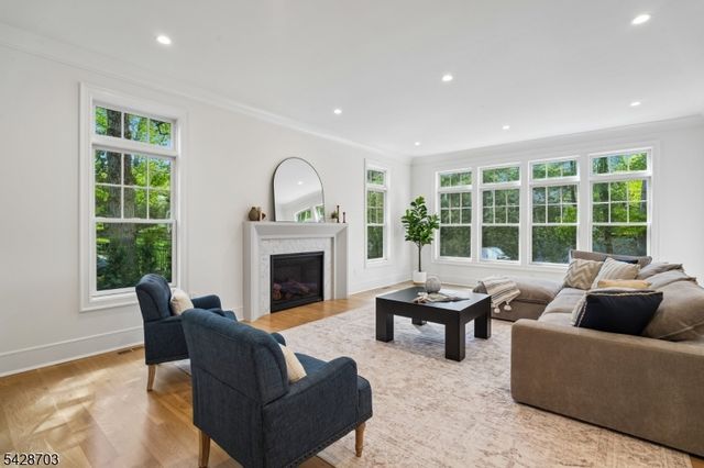 6 Benson Ct, Millburn Twp., NJ 07078